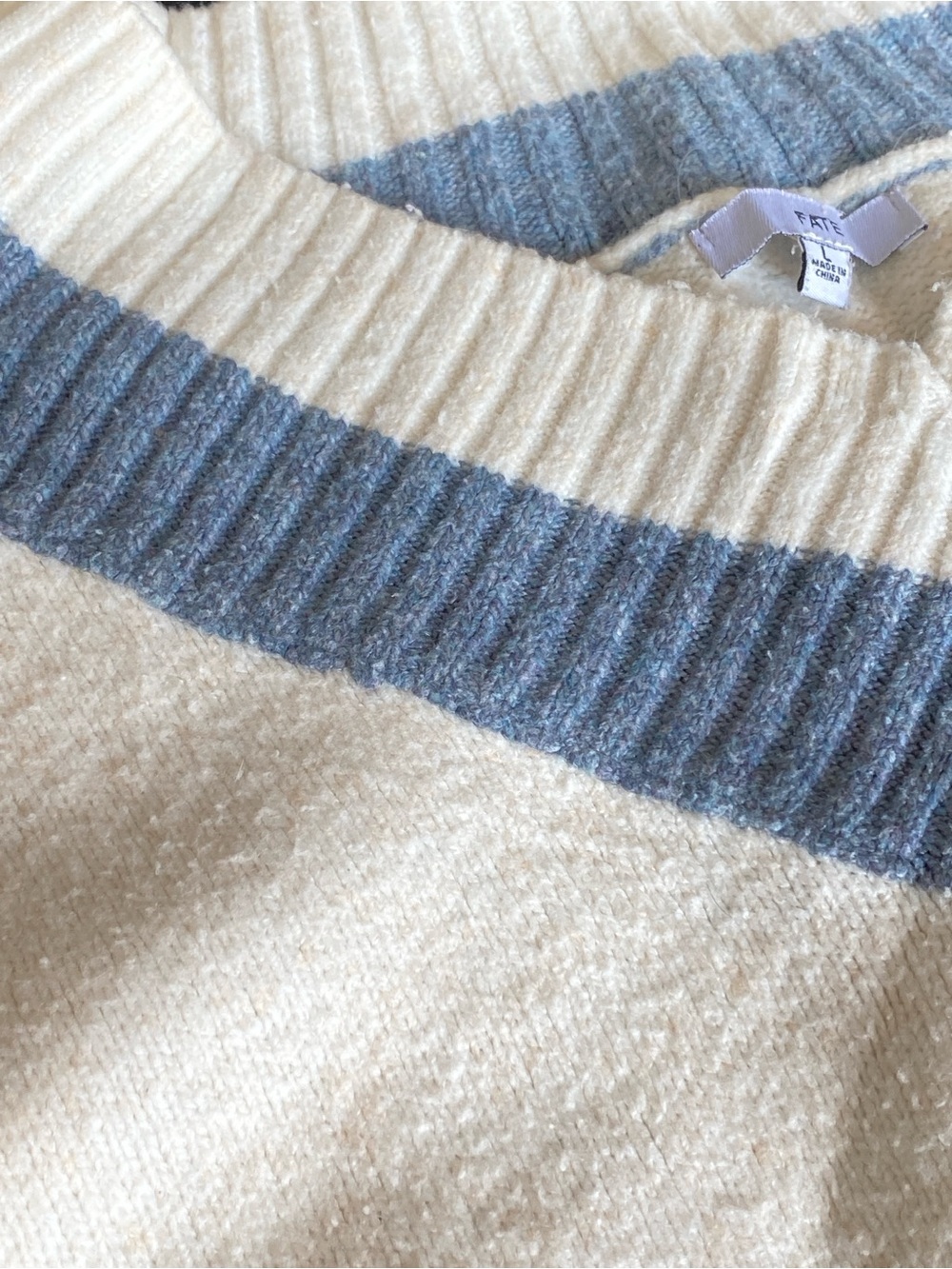 FATE Merino Wool Cricket Sweater Size M New White Blue V-Neck Thick Knit
FATE s - Picture 3 of 6